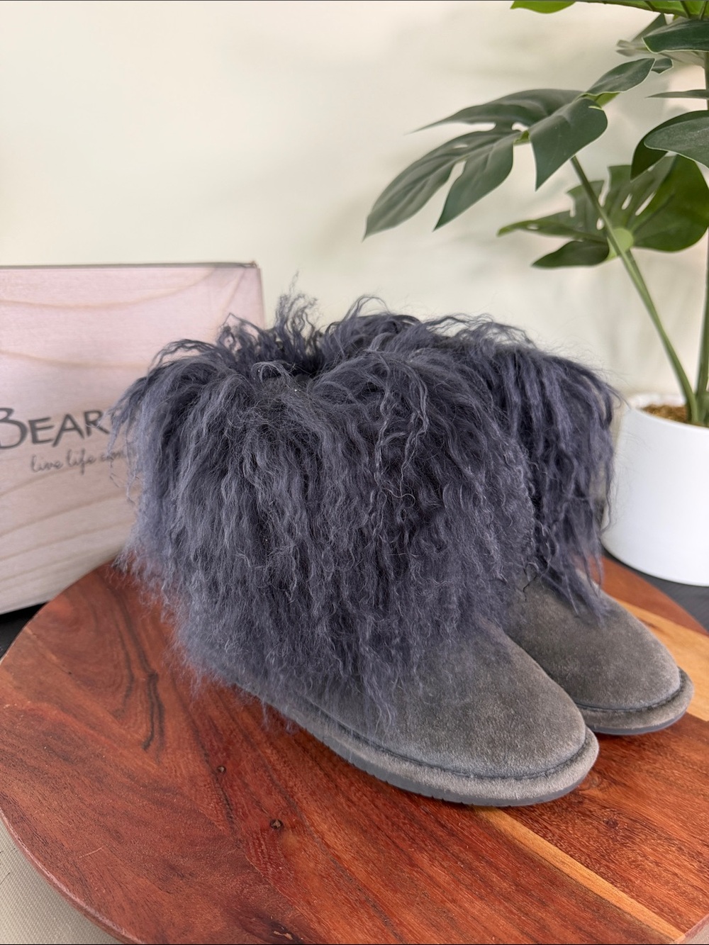Bearpaw Boo Youth Suede Boots in Charcoal